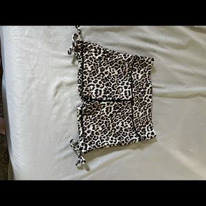 Zyia scrunch butt leopard shorts